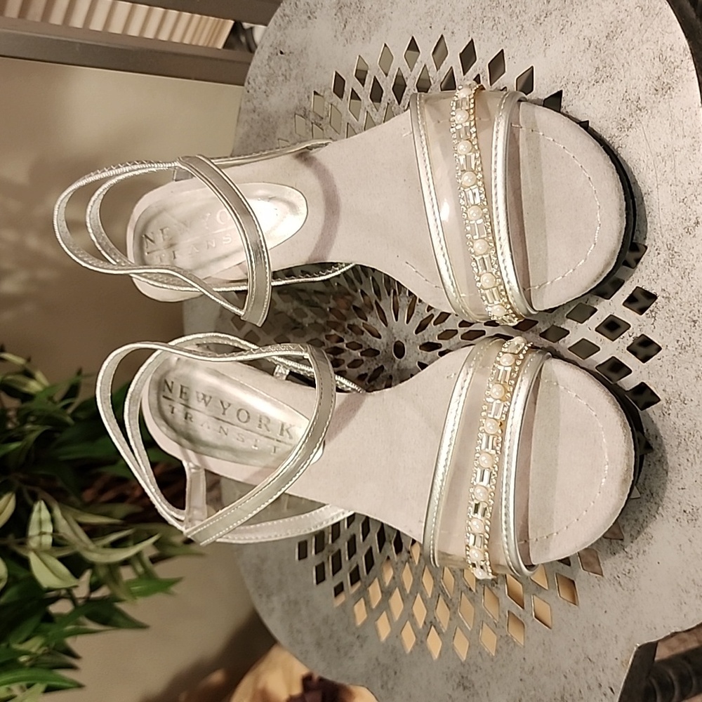 Sz 9 Silver 2.5" sandals with faux pearl and sparkly bling accents